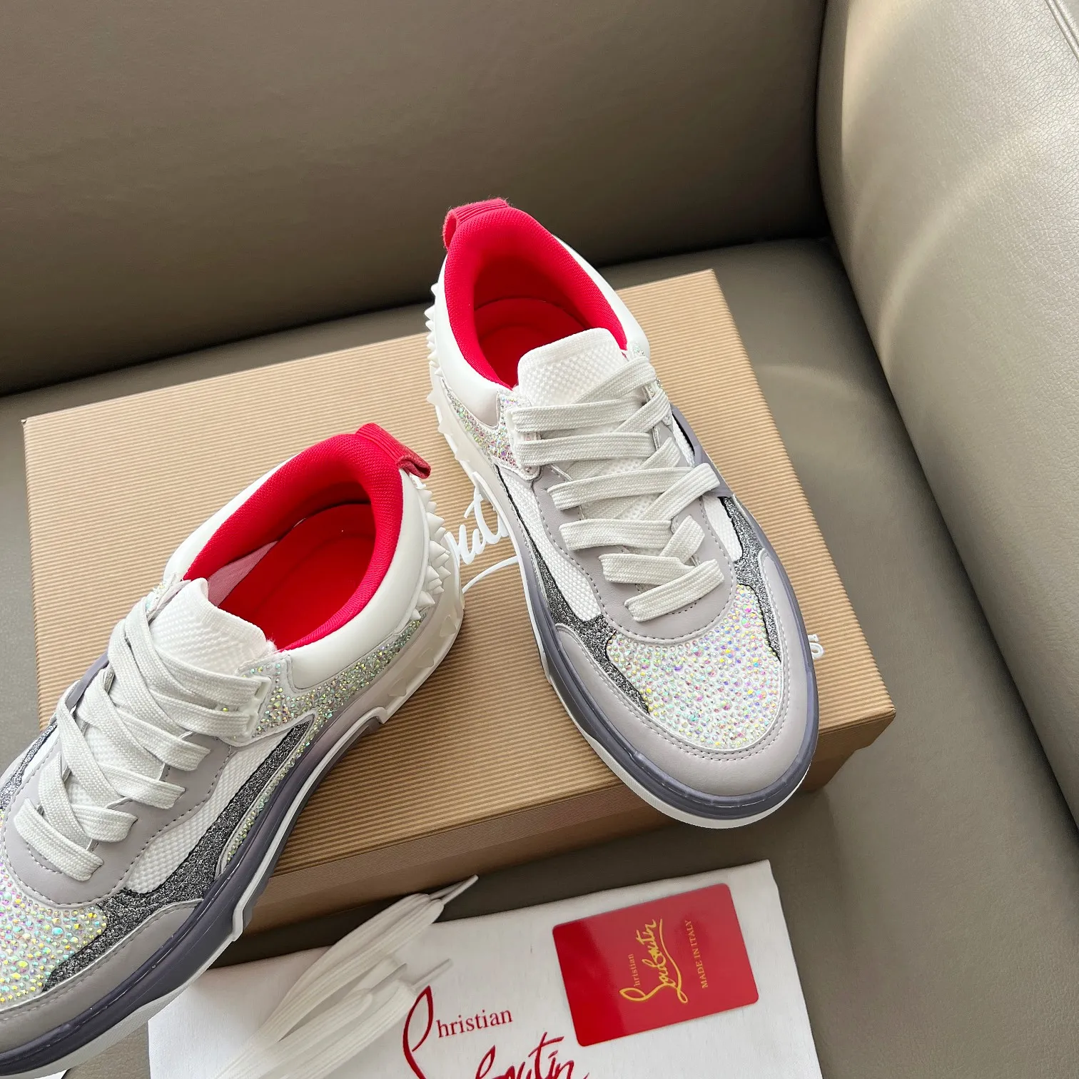 Men's shoes 💰760 🌹🌹🌹̋ Wang Junkai Yang Mi Xu Kai Zhang Jingyi Ding Chengxin Chen Muchi Wang Ziyi Same style Christian Louboutin 2024 [New product] Drill surface ASTROLOUBI lesbian thick-soled sports shoes red-soled shoes perfectly integrate fashion and sports, The fabrics are made of luxurious calfskin, soft suede, smooth satin and laminated leather, and the back is decorated with classic rivets. The interior is blended with a knitted tongue for added durability, breathability and quick-drying comfort. The outsole is made of a combination of EVA foam and imported rubber, and the colorful CL iconic letters on the side of the outsole show the brand's unique style. It is a ceiling-level comfortable skate shoe! ! ! Multiple colors available, currently women’s sizes 35-39 (40 custom made)